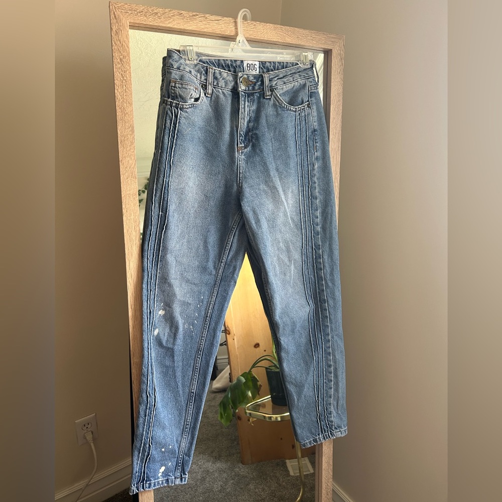 BDG Mom Jeans Med Wash